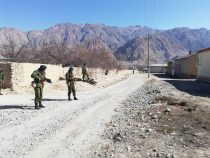 Кыргызстан жана Тажикстан чектеш тилкелерди алмашууга макулдашты