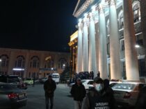 Түнү менен Бишкекти 1,5 миңден ашык ыктыярчылар коргоду