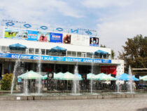 Бишкектеги кинотеатрлар имараттарынын алдыңкы бетиндеги афишалык баннерлерди алышы керек
