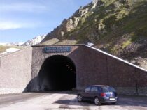 Бишкек-Ош унаа жолундагы Төө-Ашуу туннелиндеги оңдоо иштери аяктап, кыймылга чектөөлөр алынды