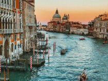 Венеция бийлиги туристтердин санын азайтуу чечимин кабыл алды