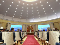 Президент бир катар тармактын өкүлдөрүнө мамлекеттик сыйлыктарды тапшырды