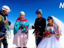 Боливияда түгөйлөр үйлөнүү тоюн Түштүк Америкадагы эң бийик тоонун чокусунда өткөрүштү