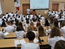 Кыргызстанда 7 медициналык университеттин лицензиясы жокко чыгарылат
