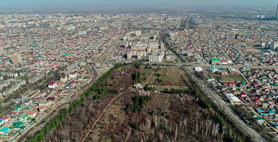 Бишкектик активисттер ботаникалык бакка 30дан ашык техника тапшырды