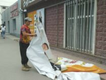 Бишкекте талаптарга жооп бербеген жарнамаларды алуу уланууда