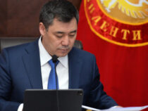Президент кыргызстандыктарды Мекенди коргоочулар күнү менен куттуктады