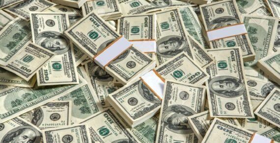Кыргызстандын улуттук банкы валюта рыногунан 17 миллион 700 миң доллар сатып алды