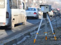 Бишкек жана Чүй облусунда көчмө видео камералар жөнүндө эскертүүчү жол белгилер орнотулуп жатат