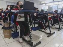 Мексикалык мектептерде педалы бар парталар орнотулууда