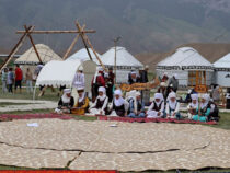 “Кыргыз шырдагы” фестивалындагы эң чоң шырдак 400 миң сомго сатылды