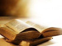 Улуу Британияда 13-кылымга таандык Библиянын көчүрмөсү аукционго коюлду