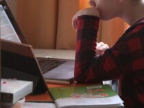 Бишкек мектептеринде онлайн-окуу өзгөчө буйрукка чейин күчүндө калат