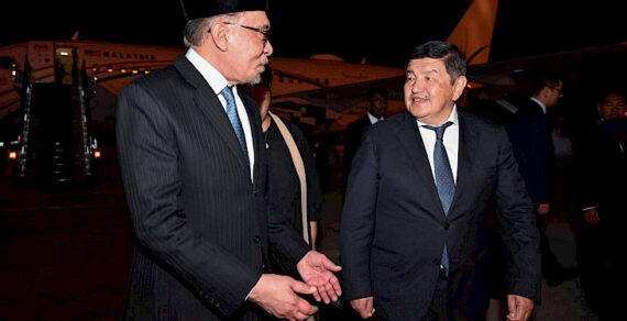 Малайзиянын премьер-министри Кыргызстанга расмий сапар менен келди