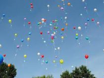 Экологи напомнили выпускникам, что запуск воздушных шаров вредит природе