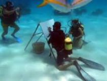 Кубинский художник создает картины под водой