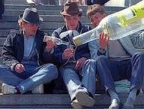 В Москве 24 человека отравились напитками с неизвестным веществом, которыми их угощали на улице