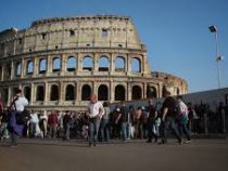 Туристические запреты Рима: голый торс, купание в фонтанах и свадебные замки