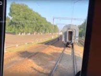 В России у поезда на ходу отцепился вагон с пассажирами