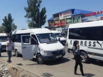 Мэрия Бишкека убирает незаконно паркующиеся маршрутки