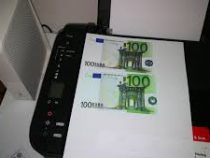 В Германии девушка напечатала на принтере 15 тысяч евро, чтобы купить машину
