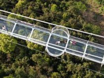 В Китае открыли «бьющийся» стеклянный мост