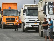 Движение грузовых автомобилей  по дорогам Бишкека запрещено  до 1 сентября
