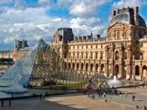 Парижский Лувр к концу года переведет продажу билетов в интернет