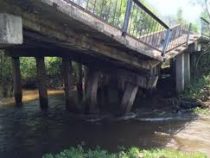 В Турции из-за проливных дождей частично разрушился мост