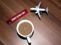Чай и кофе на борту самолета лучше не пить