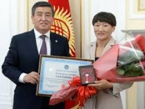 Президент Жээнбеков подарил  Айсулуу Тыныбековой  трехкомнатную квартиру в Бишкеке