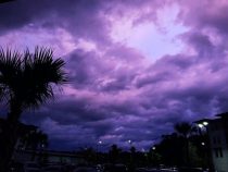 После урагана «Дориан» небо во Флориде приобрело жутковатый цвет