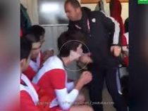 Тренер турецкого клуба надавал футболистам пощечин