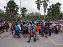 В Мексике недовольные жители привязали мэра к пикапу и поволокли по улицам