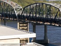 Стерли историю: в США взорвали мост возрастом 90 лет