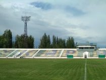 Стадион в Караколе ремонтируют впервые за 47 лет
