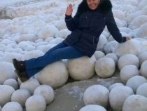 В Финляндии на пляже обнаружили тысячи ледяных шаров