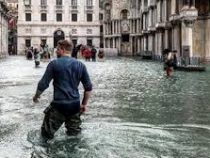 В Венеции объявлен режим ЧС из-за рекордного за полвека наводнения
