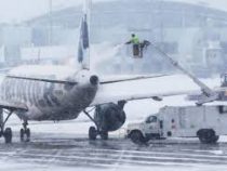 Тысячи авиарейсов отменили из-за снегопада в США