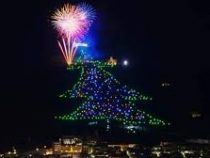 В Италии зажгли самую большую рождественскую ель на планете