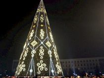 В Оше состоялась церемония зажжения новогодней елки