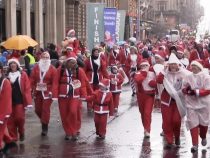 Благотворительный забег Санта-Клаусов состоялся в Шотландии