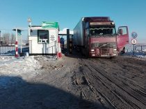В пункте пропуска  «Ак-Тилек»  скопилось порядка 80 грузовых машин