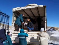Кыргызстан передал Китаю гуманитарную помощь