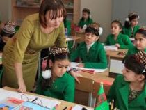 В Туркмении учителей обязали пользоваться одинаковыми ручками
