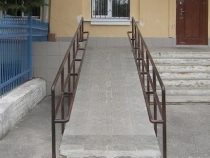 В Бишкеке в некоторых школах и детсадах установят пандусы