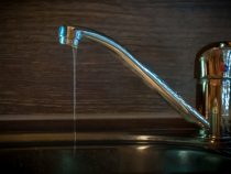 В Индии в водопровод дома вместо воды попал алкоголь