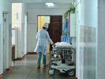 В больницах Бишкека временно запретили посещение пациентов