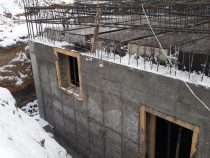 Строительство детского сада на улице Тыныстанова продолжается
