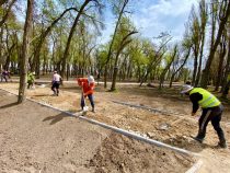 В Бишкеке продолжается строительство парка имени Чолпонбая Тулебердиева